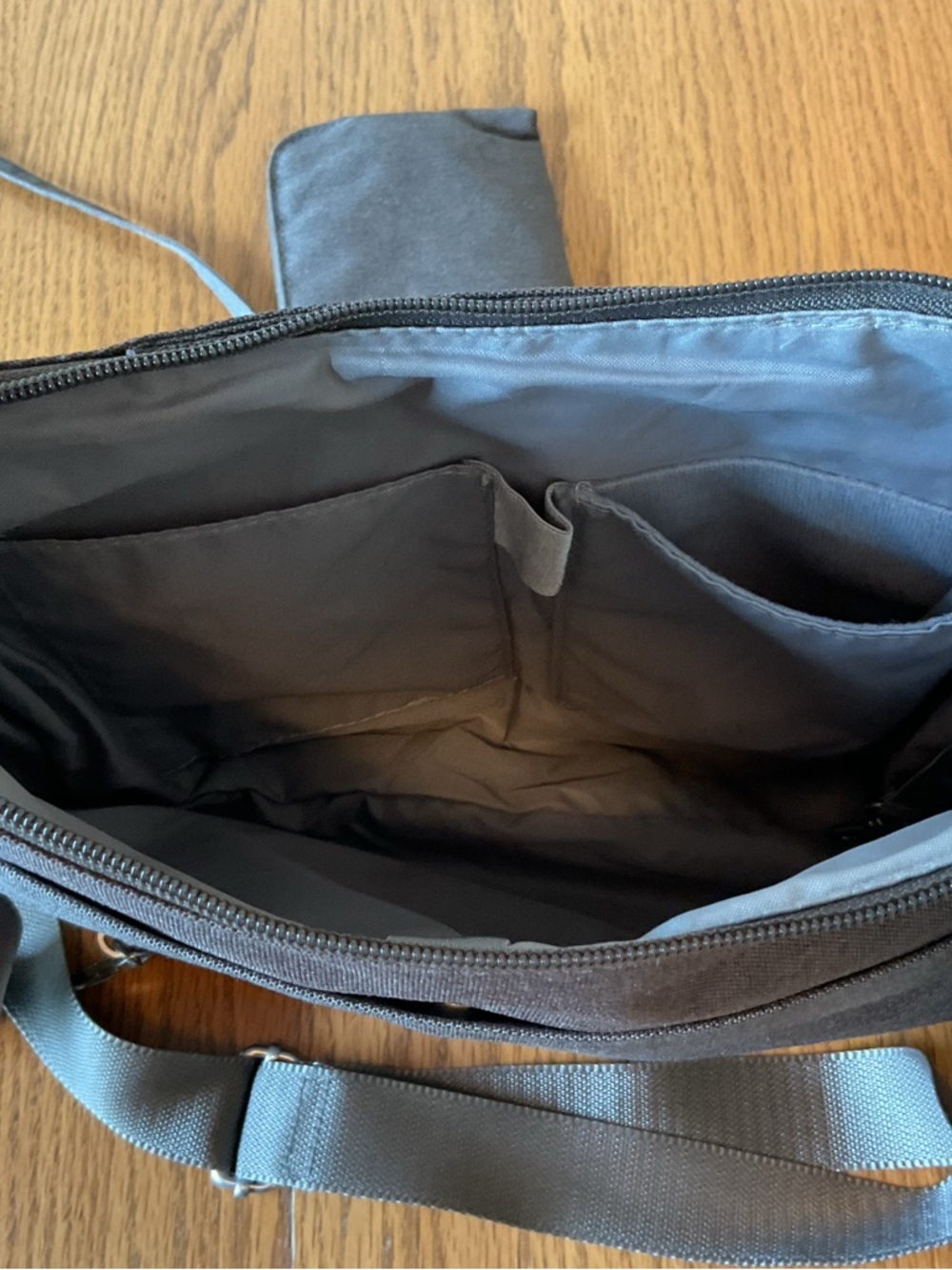 Baggallini Heathered Brown Everywhere Crossbody Bag with RFID wallet - Picture 4 of 7